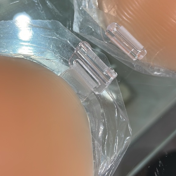 NWT silicone inserts add 2 cups in two sizes for 28” up to 38” A/B invisible bra - Picture 4 of 15